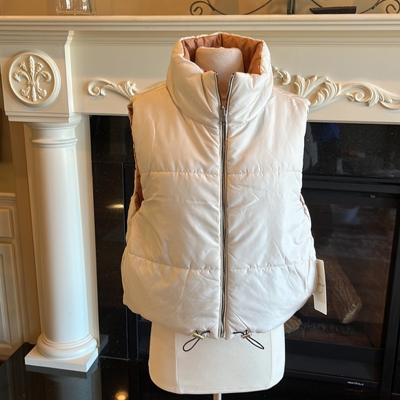 Cozy Reversible Puffer Vest Sleeveless Jacket Womens Medium Beige Tan Trendy New - Picture 12 of 15